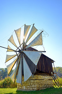罗马尼亚锡比乌的中世纪风车图片