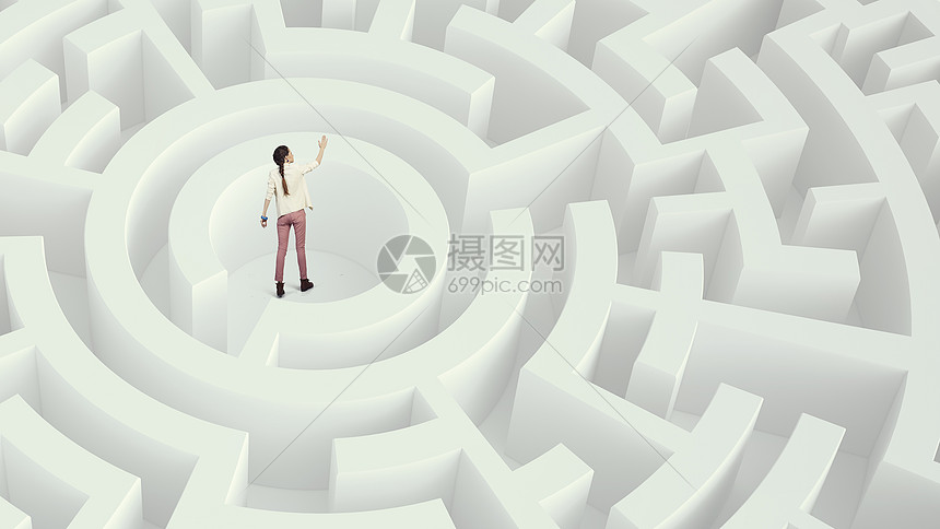 迷宫中迷失的女人轻的女人白色迷宫的中心试图找出路