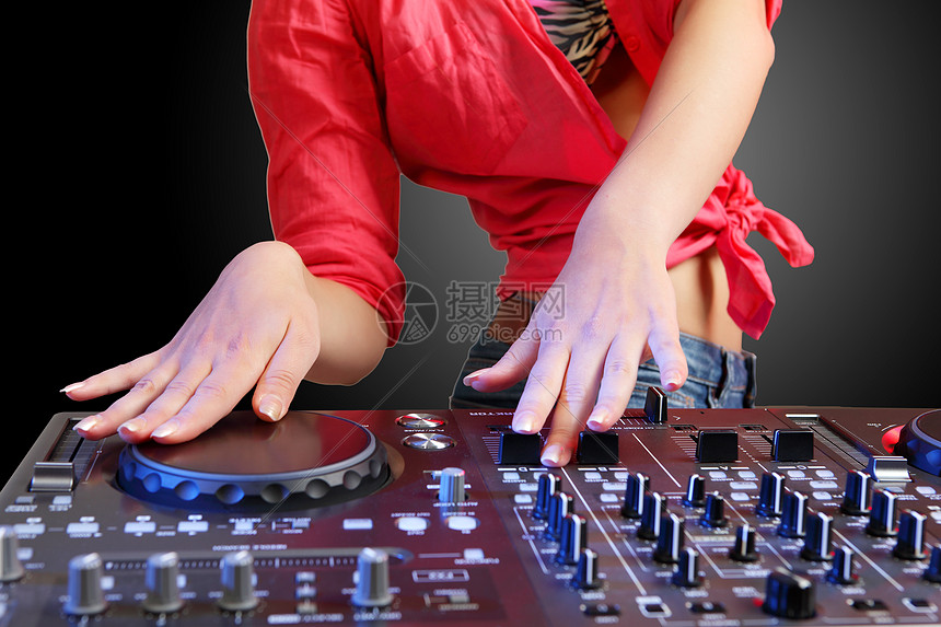 DJ混合器DJ调音台设备,控制声音播放音乐图片