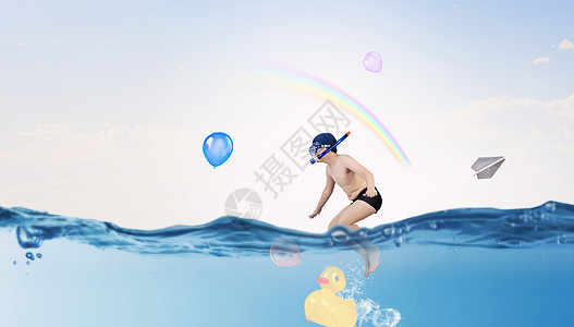 伟大的暑假戴着潜水具的男孩跳入水中图片