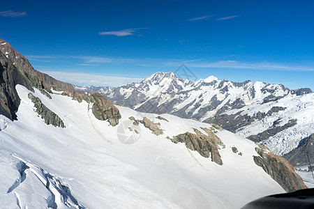 雪山自然的山景,雪晴朗的蓝天图片