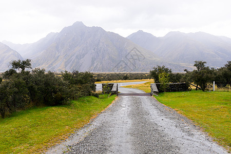 风景如画新西兰阿尔卑斯山道路的自然景观图片