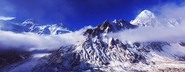 雪山脉风景优美的山景,坎陈琼加地区,喜马拉雅山,尼泊尔背景