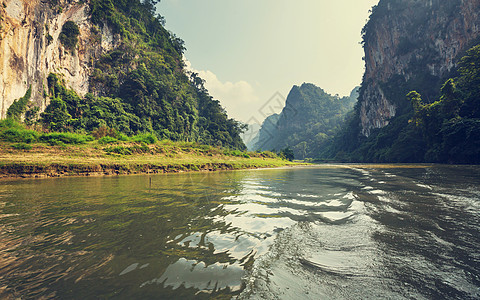 越南宁静的贝比湖图片