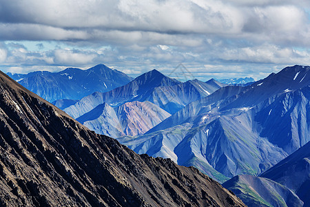 阿拉斯加的山脉夏天图片