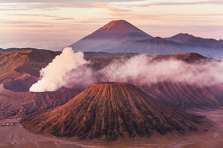 印度尼西亚爪哇的溴火山图片