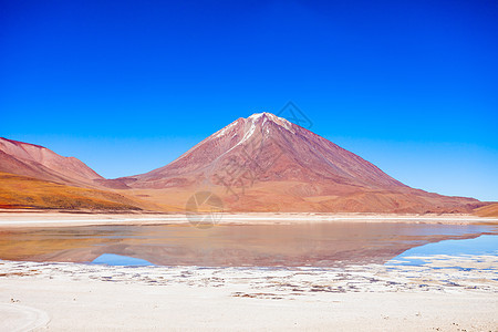 利维亚高原的拉古纳韦尔德绿湖利桑卡布尔火山图片