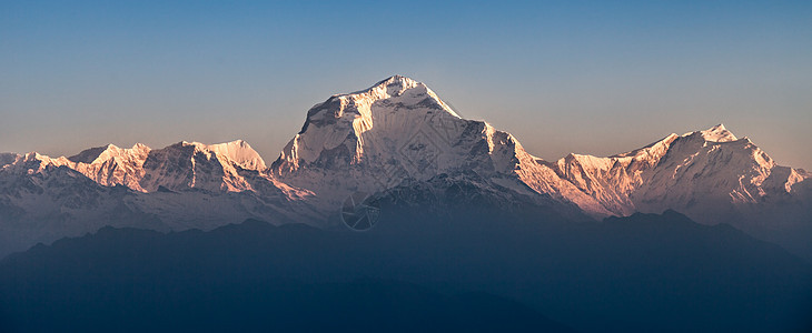 日出全景,波恩山,尼泊尔的喜马拉雅图片