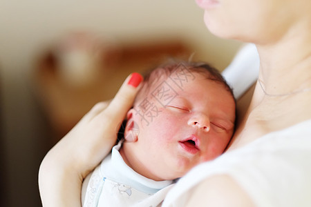 天,新生婴儿他的母亲图片