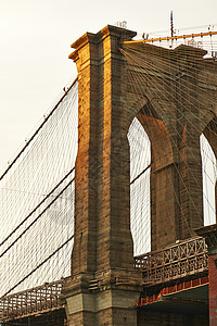 布鲁克林大桥的支柱日落,纽约市,美国图片
