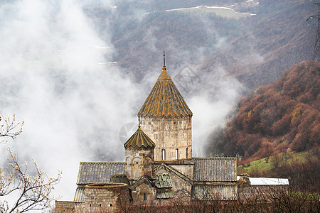 古老的修道院塔特夫覆盖着亚美尼亚山区的云层成立于906图片