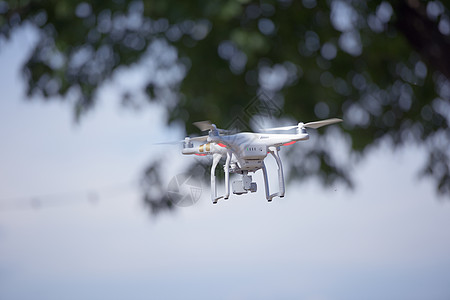 空中摄影,四架直升机无人机飞越城市新的数码照片视频技术图片