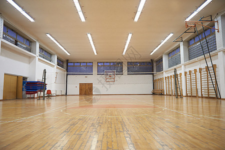 小学健身房室内排球网图片