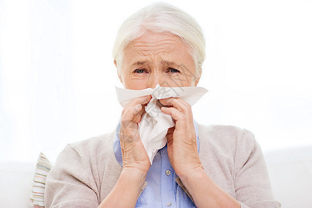 保健,流感,卫生,龄人的生病的老妇女家里鼻子纸巾图片