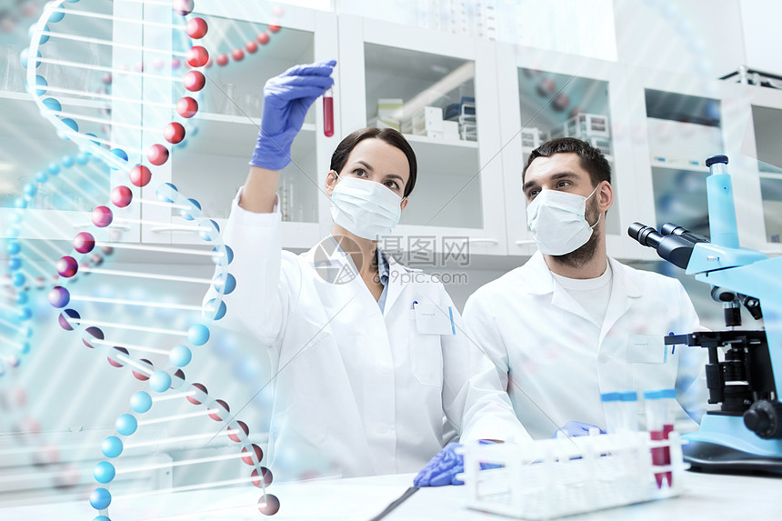 生物学人的轻的科学家与试管显微镜临床实验室的dna分子结构的研究