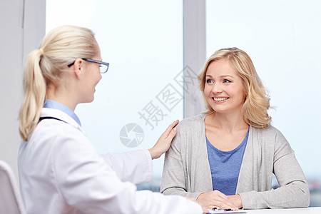 医学,保健,会议人的微笑医生医院与女病人交谈图片