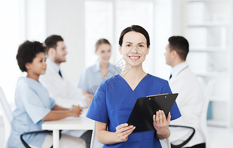 诊所,专业,人医学快乐的女医生护士与剪贴板医生会议医院图片