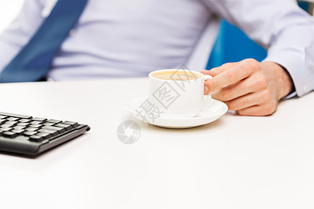 商务,人饮料的密切的商人手与咖啡杯办公室的桌子上图片