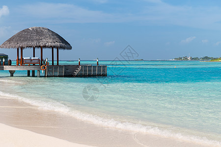 旅行,旅游,度假暑假的进入露台露台与雨篷马尔代夫海滩海滨图片