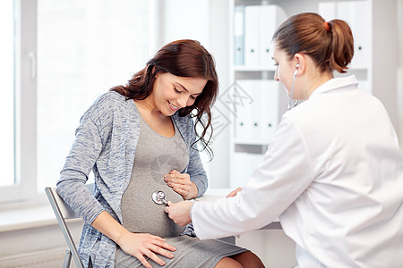 怀孕,妇科,医学,保健人的妇科医生用听诊器听孕妇婴儿医院的心跳图片