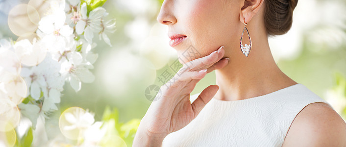 魅力,美丽,珠宝奢侈的美丽的女人脸与珍珠耳环自然春天樱花图片