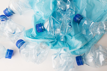 废物回收再利用垃圾处理环境生态空的废旧塑料瓶垃圾袋背景图片