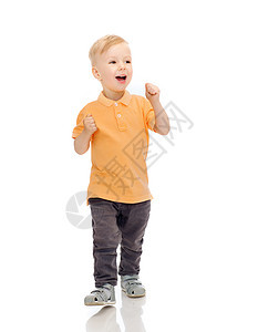 童,时尚,情感,表达人的快乐的小男孩穿着休闲服玩得开心图片
