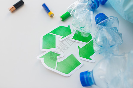 废物回收再利用垃圾处理环境生态用垃圾袋绿色回收符号废旧塑料水瓶电池图片