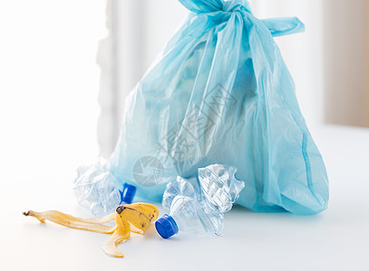 废物回收再利用垃圾处理环境生态家里用垃圾垃圾封闭垃圾袋背景图片
