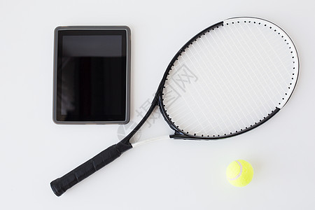 运动,健身,运动设备物体的网球拍与球平板电脑白色背景图片