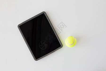 运动,健身,游戏,体育设备技术网球平板电脑与黑色空白屏幕白色背景顶部图片
