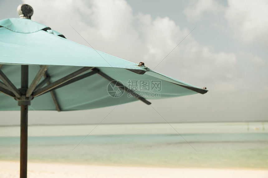 旅行,旅游,度假,海滩暑假的遮阳伞蓝天海滩图片
