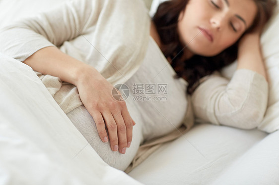 怀孕,休息,人期望孕妇睡家里的床上图片
