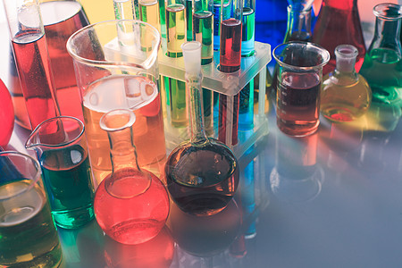 实验室璃彩虹色液体,化学静物图片