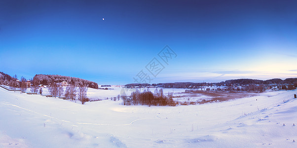 冬天的黄昏,寒冷的夜晚雪景图片
