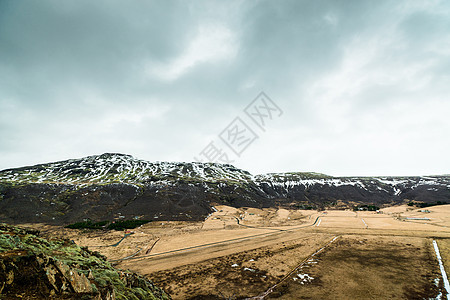 冰岛景观多云天气与田野山脉图片