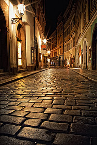 神秘的狭窄小巷,晚上布拉格灯笼图片