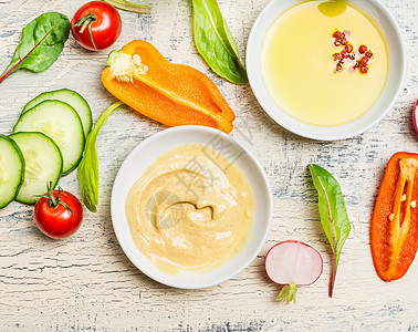 碗与沙拉酱新鲜蔬菜,顶部视图,健康的生活方式素食饮食的图片