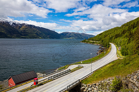 挪威的山路图片