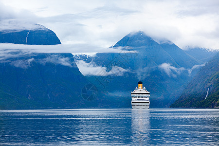 游轮,挪威哈丹格峡湾的游轮高清图片