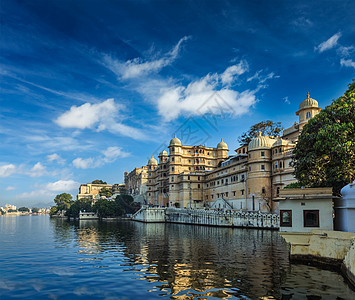 浪漫的印度豪华旅游背景乌迪普尔城市宫殿皮科拉湖乌达普尔,拉贾斯坦邦,印度图片