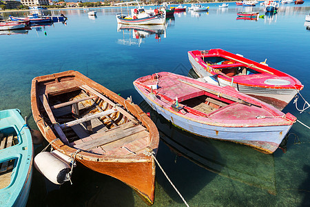 希腊湾的渔船图片
