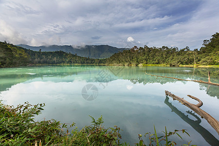 湖上的船,印度尼西亚,巴厘岛图片