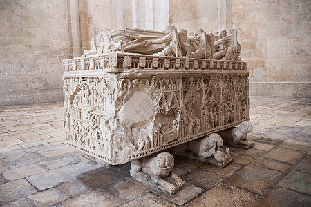 葡萄牙阿尔科巴卡修道院的皇家坟墓图片