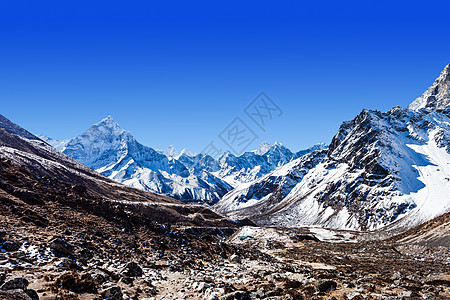 珠穆朗玛峰地区的山脉,喜马拉雅山,尼泊尔东部图片