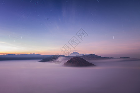 夜间溴巴托克塞默鲁火山,爪哇岛,印度尼西亚图片