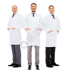 医疗保健,职业医学微笑的男医生穿着白大褂白色背景图片