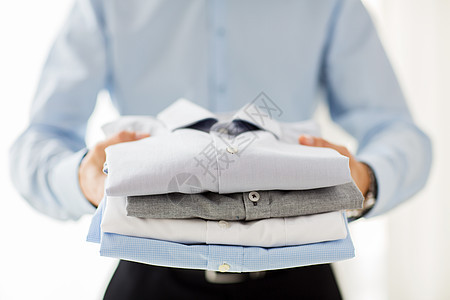 商业,服装人的商人持折叠衬衫背景图片