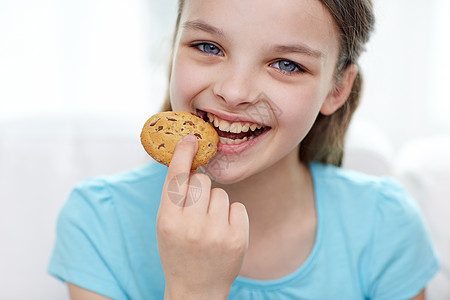 人们,快乐的童,食物,糖果包店的微笑的小女孩吃饼干饼干图片