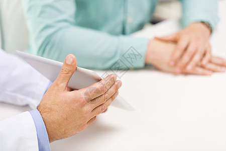 医学,保健,人,前列腺癌技术用平板电脑男医生病人的手图片